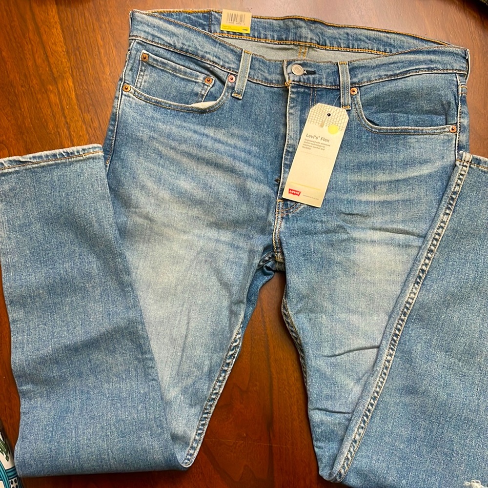 NEW WITH TAGS LEVIS JEANS SIZE 36x30